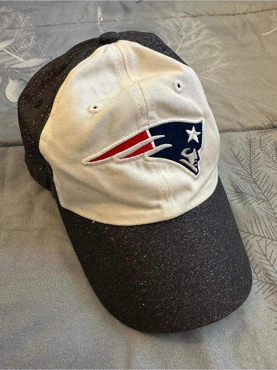 NFL Accessories - NWTS NFL Womens New England Patriots White & Navy Logo Cap Glitter OS
